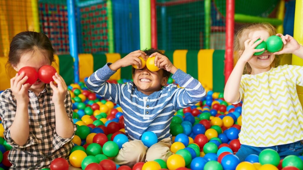 piscina de bolinha - Locação de Brinquedo em são roque